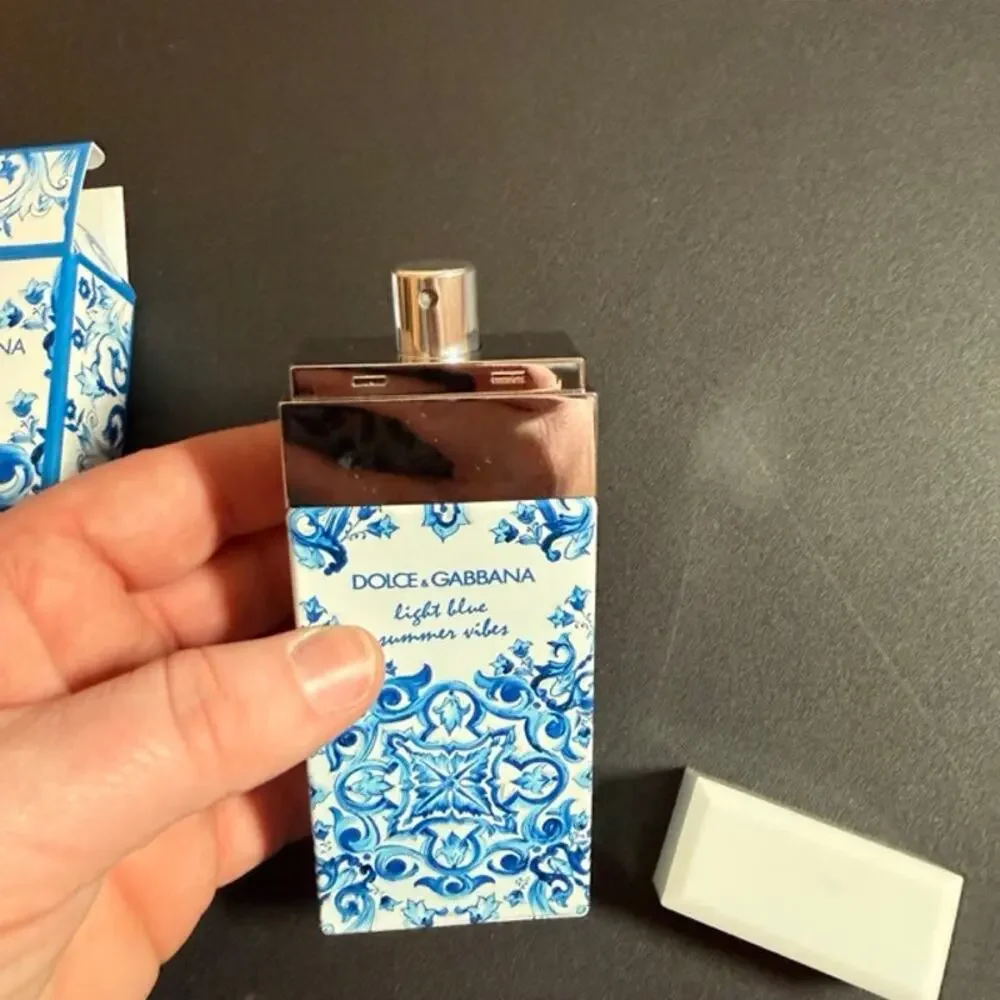 50ml Dolce and Gabbana Light Blue Summer Vibes Eau de Toilette With Box - Picture 3 of 9